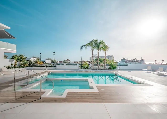 New Luxurious House With Rooftop Terrace And Pool Vakantiehuis Nerja