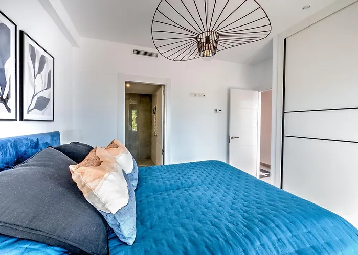 Holiday home New Luxurious House With Rooftop Terrace And Pool *