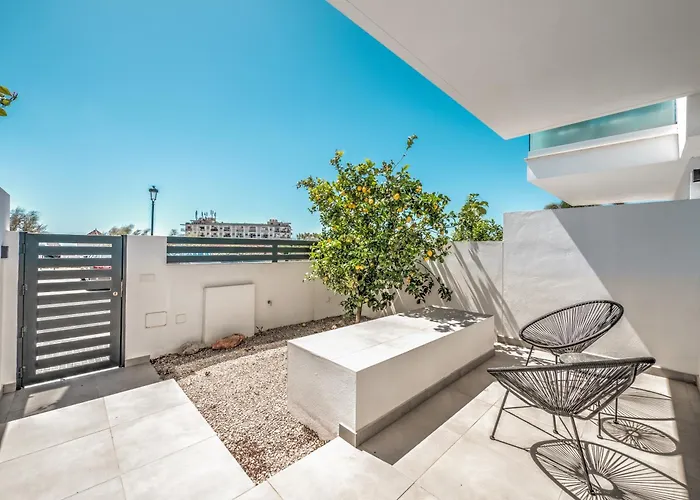 New Luxurious House With Rooftop Terrace And Pool