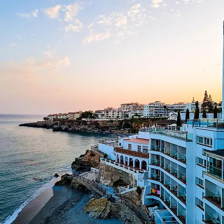 Semesterbostad New Luxurious House With Rooftop Terrace And Pool *