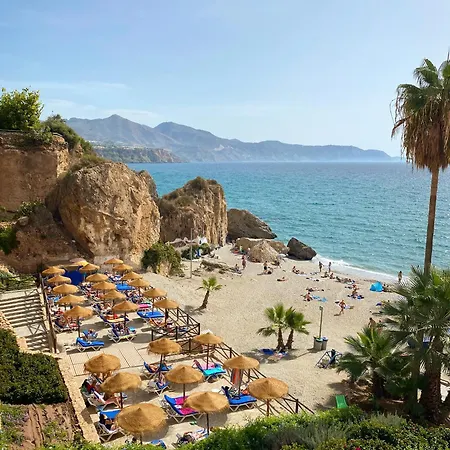 New Luxurious House With Rooftop Terrace And Pool