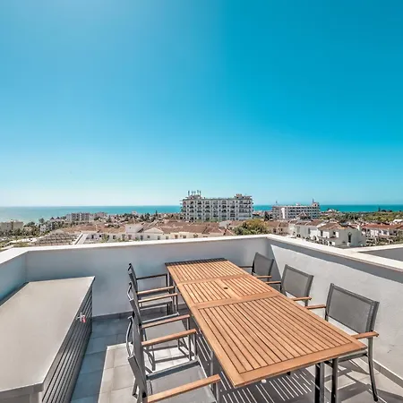 New Luxurious House With Rooftop Terrace And Pool Holiday home *