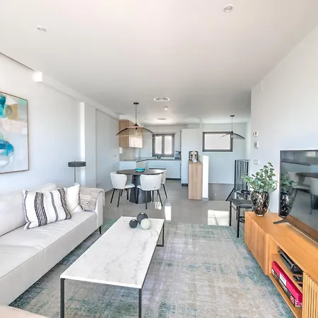 New Luxurious House With Rooftop Terrace And Pool Holiday home