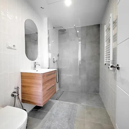 New Luxurious House With Rooftop Terrace And Pool
