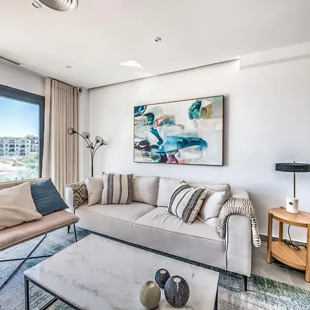 New Luxurious House With Rooftop Terrace And Pool Holiday home