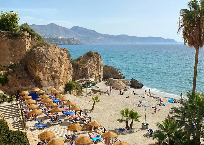 New Luxurious House With Rooftop Terrace And Pool