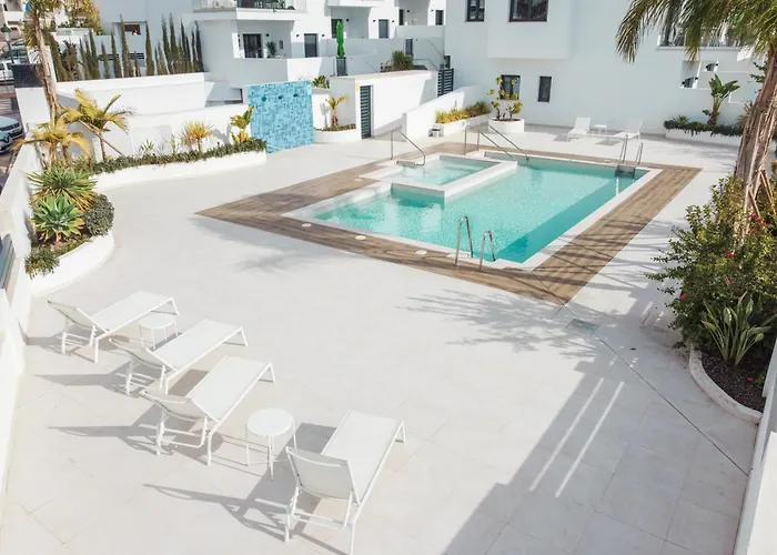 New Luxurious House With Rooftop Terrace And Pool Nerja