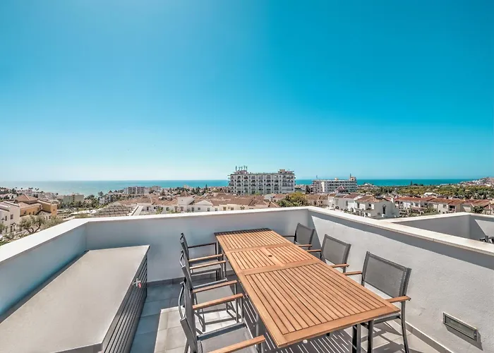 New Luxurious House With Rooftop Terrace And Pool Holiday home *