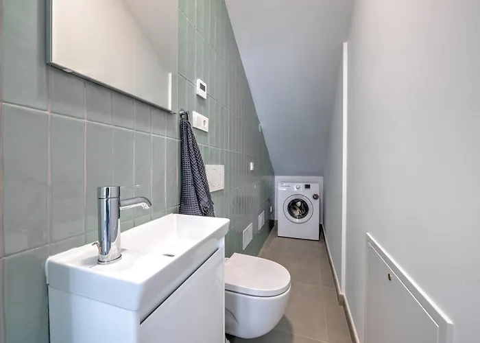 Semesterbostad New Luxurious House With Rooftop Terrace And Pool *