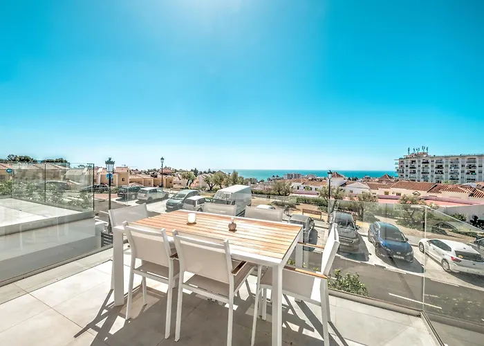 Semesterbostad New Luxurious House With Rooftop Terrace And Pool