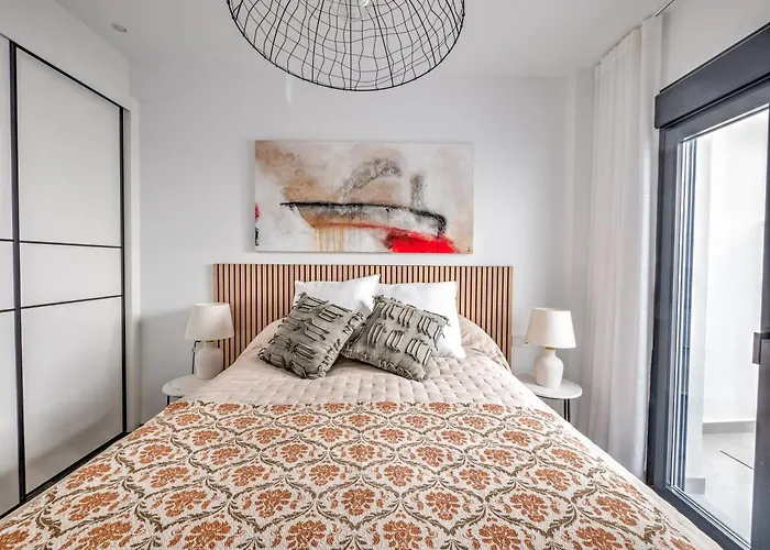 Semesterbostad New Luxurious House With Rooftop Terrace And Pool *