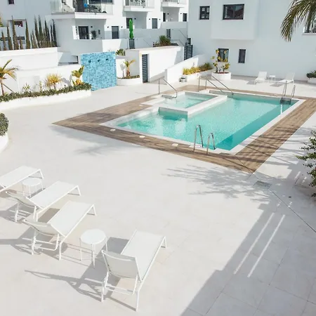 New Luxurious House With Rooftop Terrace And Pool Nerja