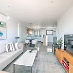 New Luxurious House With Rooftop Terrace And Pool Holiday home