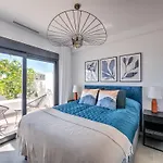 New Luxurious House With Rooftop Terrace And Pool *