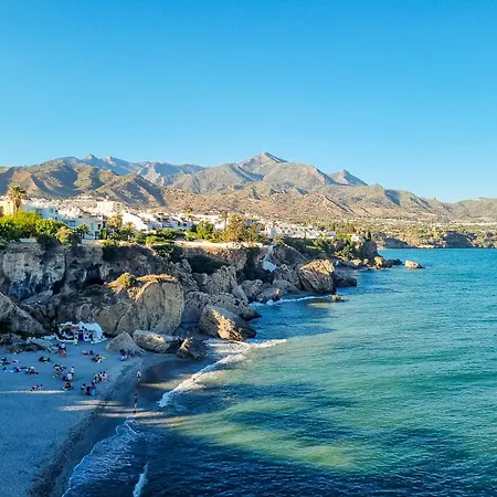 Semesterbostad New Luxurious House With Rooftop Terrace And Pool Nerja