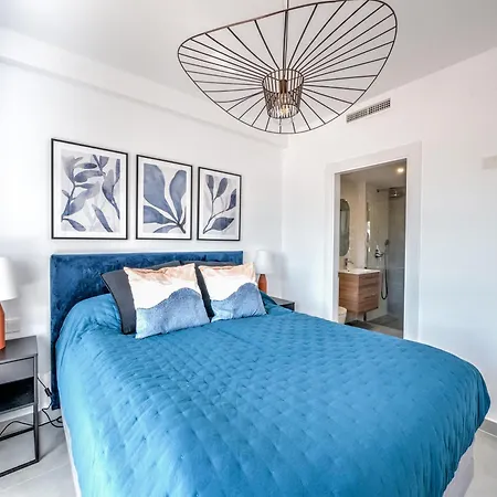 New Luxurious House With Rooftop Terrace And Pool Semesterbostad