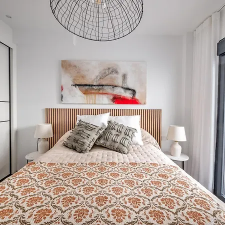Semesterbostad New Luxurious House With Rooftop Terrace And Pool *